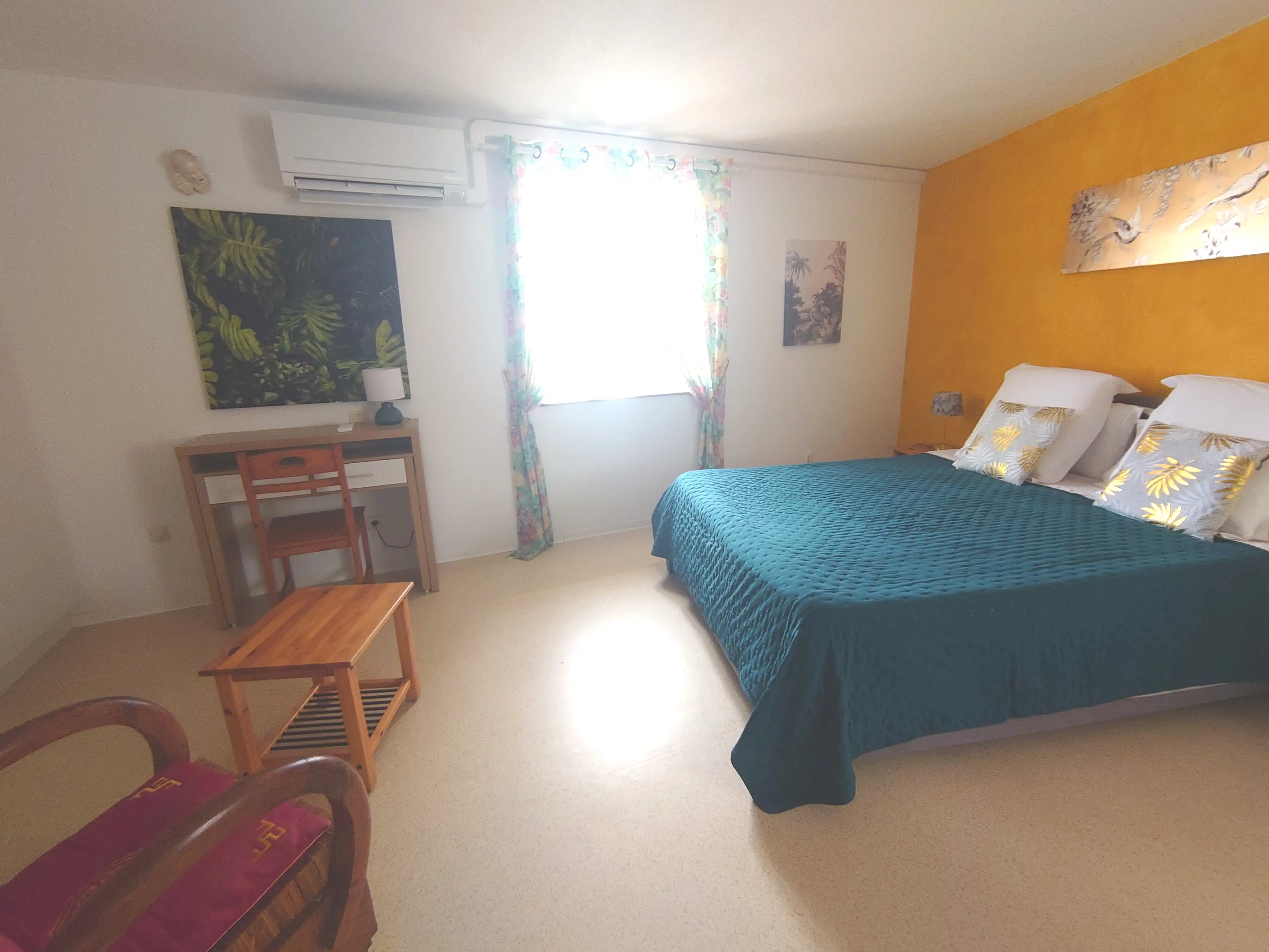 Intérieur cosy d'un studio de vacances pour couple dans le Lot